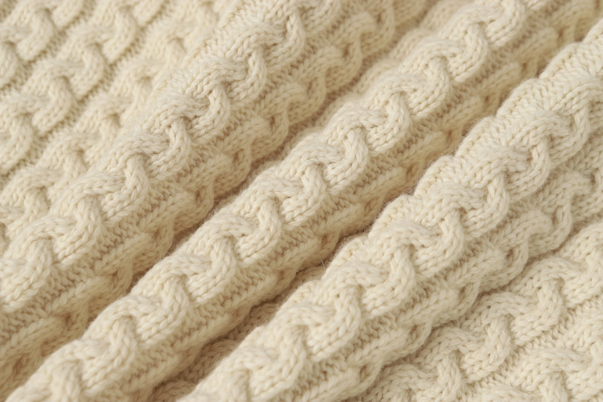 wg.luxury -- 8o5w5 wool item: E-F125J1431